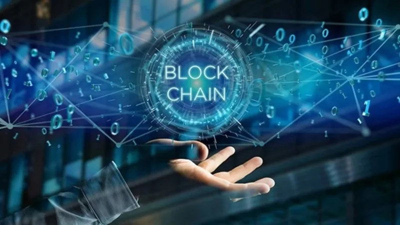 Blockchain có thể hiểu là hệ thống lưu trữ dữ liệu theo chuỗi khối, được mã hóa và xác minh bởi nhiều bên.